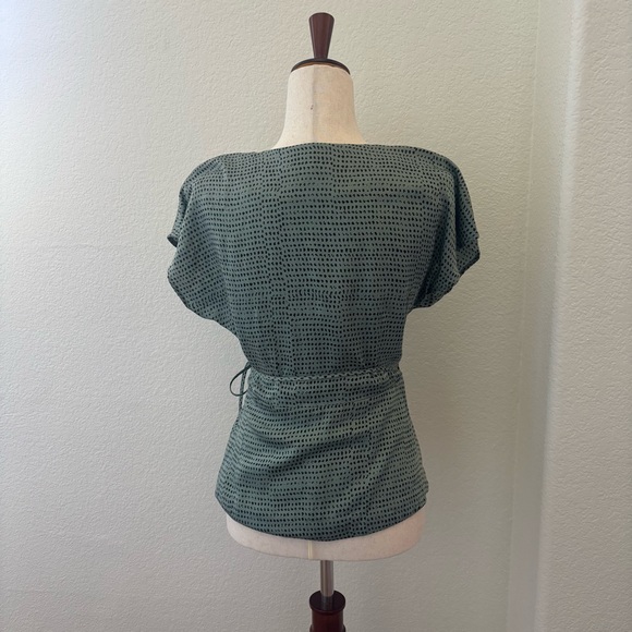 & Other Stories green printed wrap blouse Size 4 - Picture 4 of 5